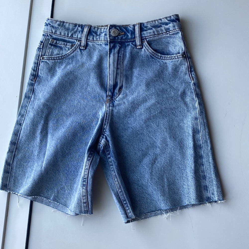 Kids H&M high waisted mom shorts with cartoon on back